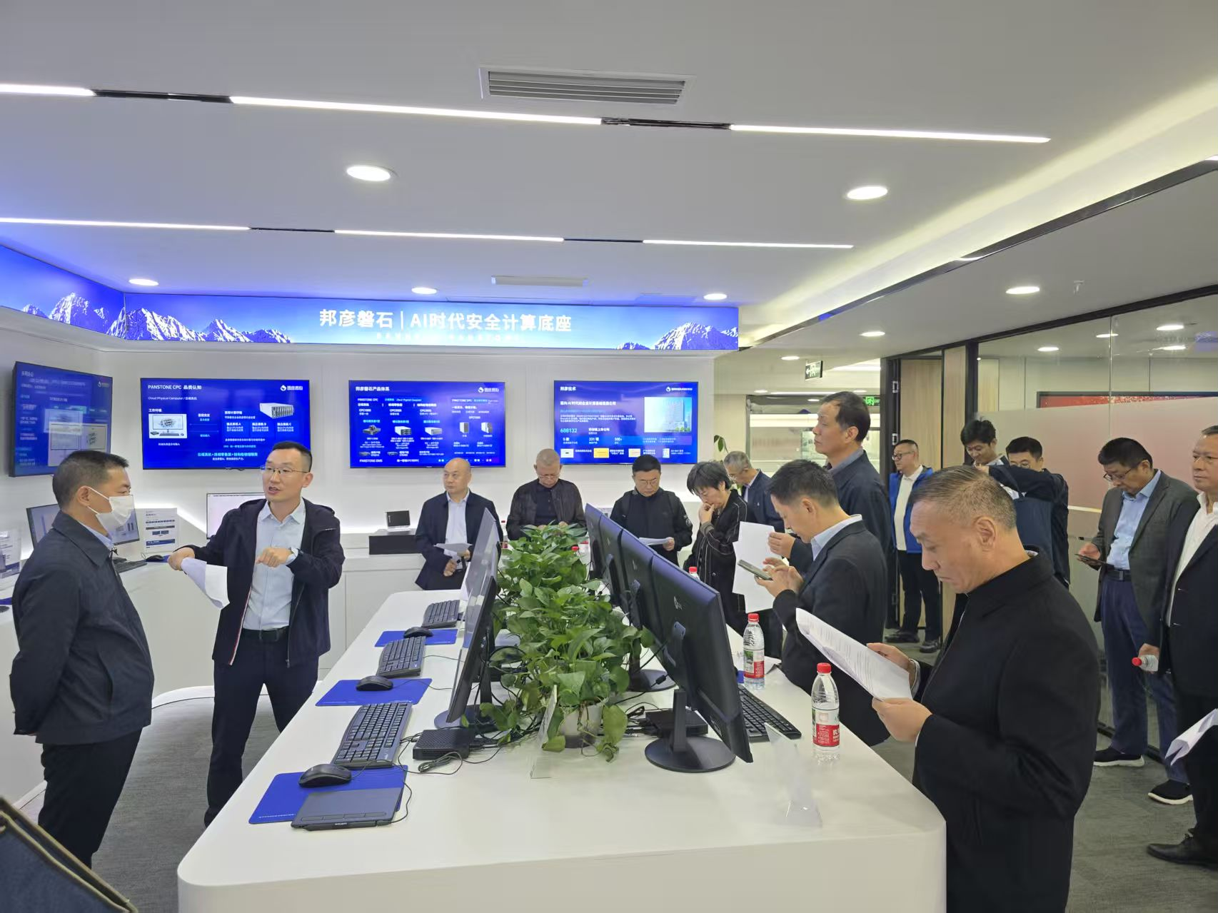 成都市政协民建界别调研组走进邦彦技术,共话AI赋能产业发展